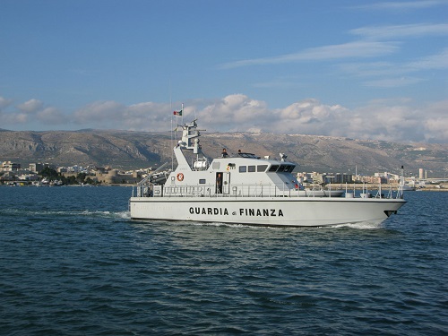 sbarco motovedettagdf