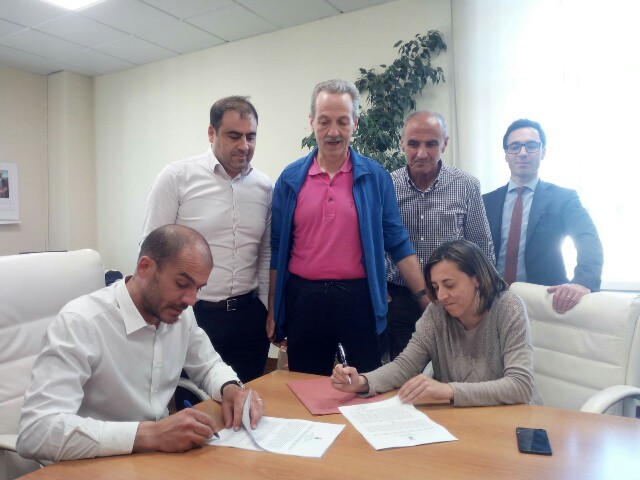 la firma della convenzione.JPG-640x480
