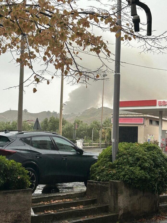 catanzaro-incendio-capannone-2